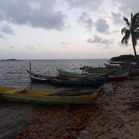 Chale Perto Da Praia Com Duas Suites E Varandao Pacatuba  Kültér fotó